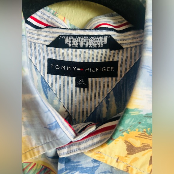 Vintage Tommy Hilfiger  Hawaiian Shirt w/Palm Tree & Ocean Graphics Size: Medium - Picture 5 of 5
